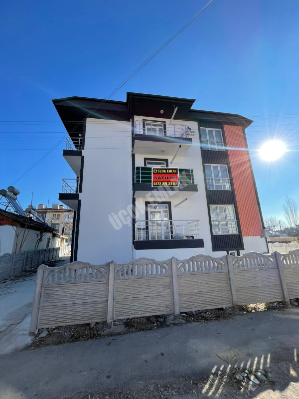 AFYON ÜÇOK EMLAKTAN MAREŞAL F ÇAKMAK MAH SIFIR LÜX 3+1 SATILIK 120M² DAİRE 