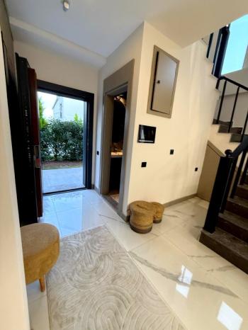 Didim Efeler Mahallesinde Satılık 5+1 Full Eşyalı Villa