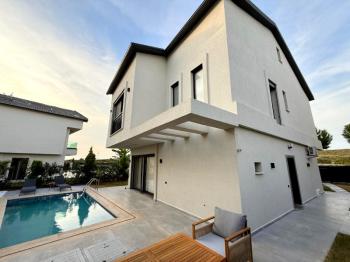 Didim Efeler Mahallesinde Satılık 5+1 Full Eşyalı Villa