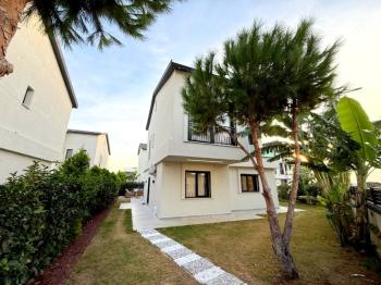 Didim Efeler Mahallesinde Satılık 5+1 Full Eşyalı Villa
