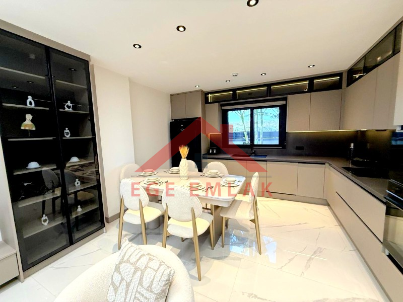 Didim Efeler Mahallesinde Satılık 5+1 Full Eşyalı Villa