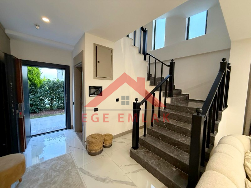 Didim Efeler Mahallesinde Satılık 5+1 Full Eşyalı Villa