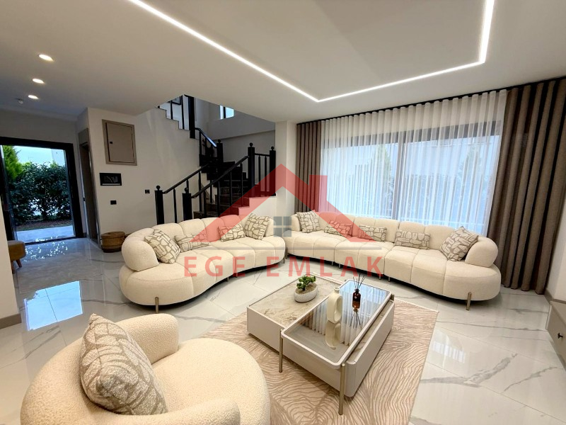 Didim Efeler Mahallesinde Satılık 5+1 Full Eşyalı Villa