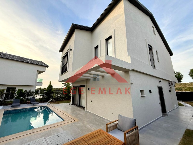 Didim Efeler Mahallesinde Satılık 5+1 Full Eşyalı Villa