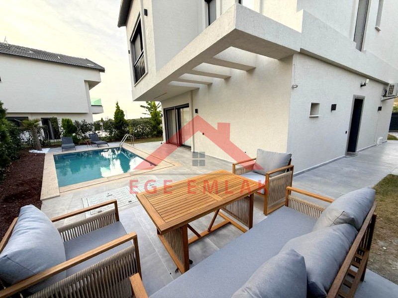Didim Efeler Mahallesinde Satılık 5+1 Full Eşyalı Villa