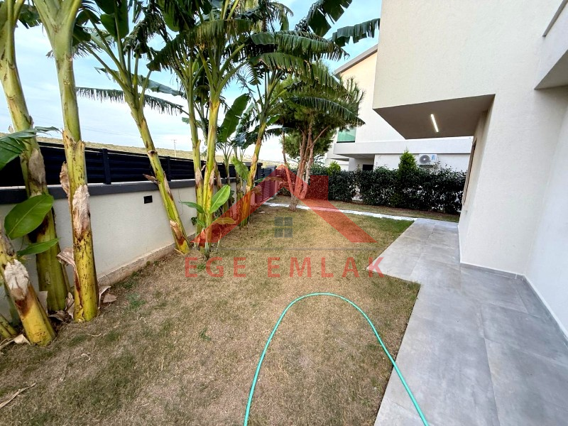 Didim Efeler Mahallesinde Satılık 5+1 Full Eşyalı Villa