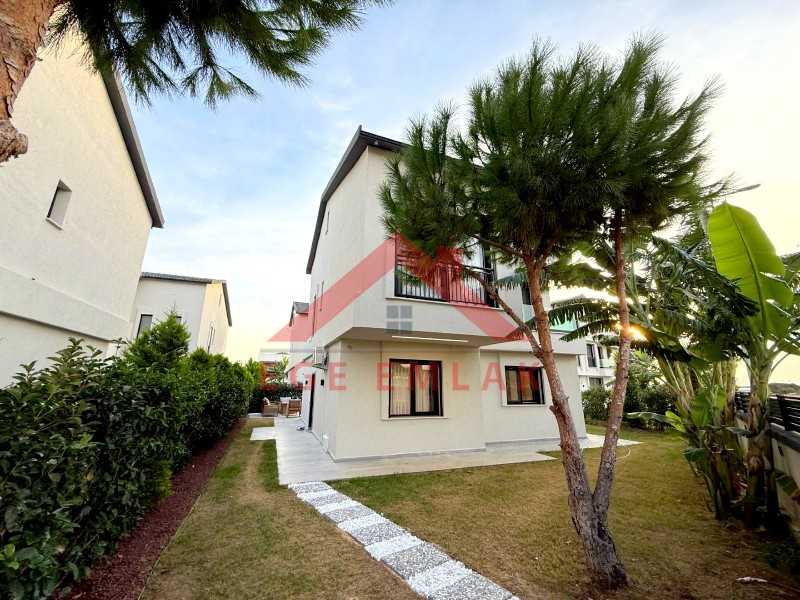 Didim Efeler Mahallesinde Satılık 5+1 Full Eşyalı Villa