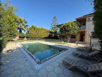 Kıbrıs Girne Bellapais Bölgesinde Lüx Kiralık Havuzlu 4+1 Villa