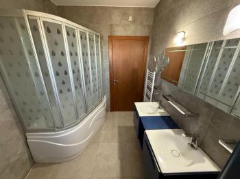 Kıbrıs Girne Bellapais Bölgesinde Lüx Kiralık Havuzlu 4+1 Villa