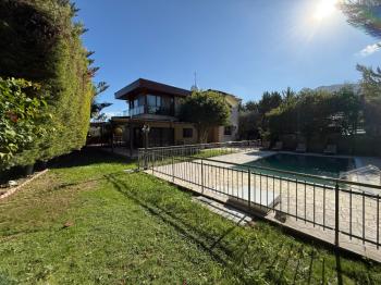 Kıbrıs Girne Bellapais Bölgesinde Lüx Kiralık Havuzlu 4+1 Villa