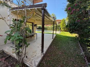 Kıbrıs Girne Bellapais Bölgesinde Lüx Kiralık Havuzlu 4+1 Villa