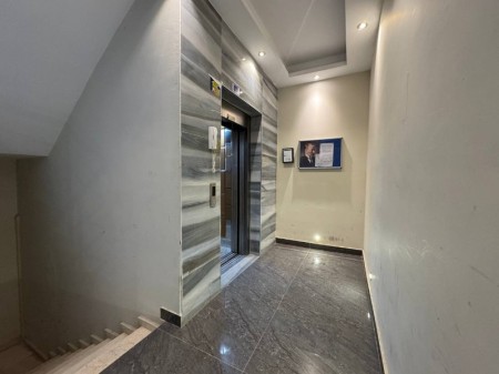 ALYANS'TAN MERKEZİ KONUMDA KORİDORLU BALKONLU GENİŞ 1+1