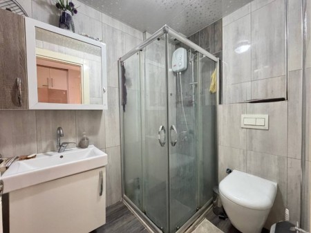 ALYANS'TAN MERKEZİ KONUMDA KORİDORLU BALKONLU GENİŞ 1+1