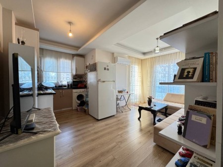 ALYANS'TAN MERKEZİ KONUMDA KORİDORLU BALKONLU GENİŞ 1+1