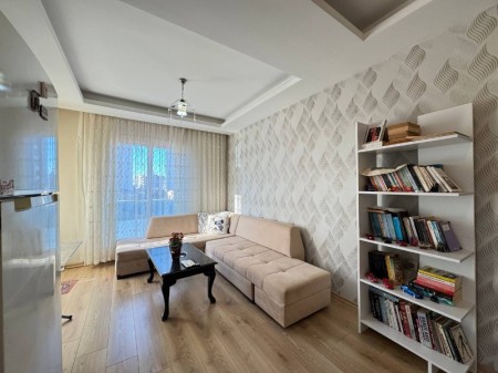 ALYANS'TAN MERKEZİ KONUMDA KORİDORLU BALKONLU GENİŞ 1+1