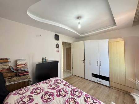 ALYANS'TAN MERKEZİ KONUMDA KORİDORLU BALKONLU GENİŞ 1+1