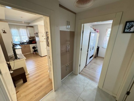 ALYANS'TAN MERKEZİ KONUMDA KORİDORLU BALKONLU GENİŞ 1+1