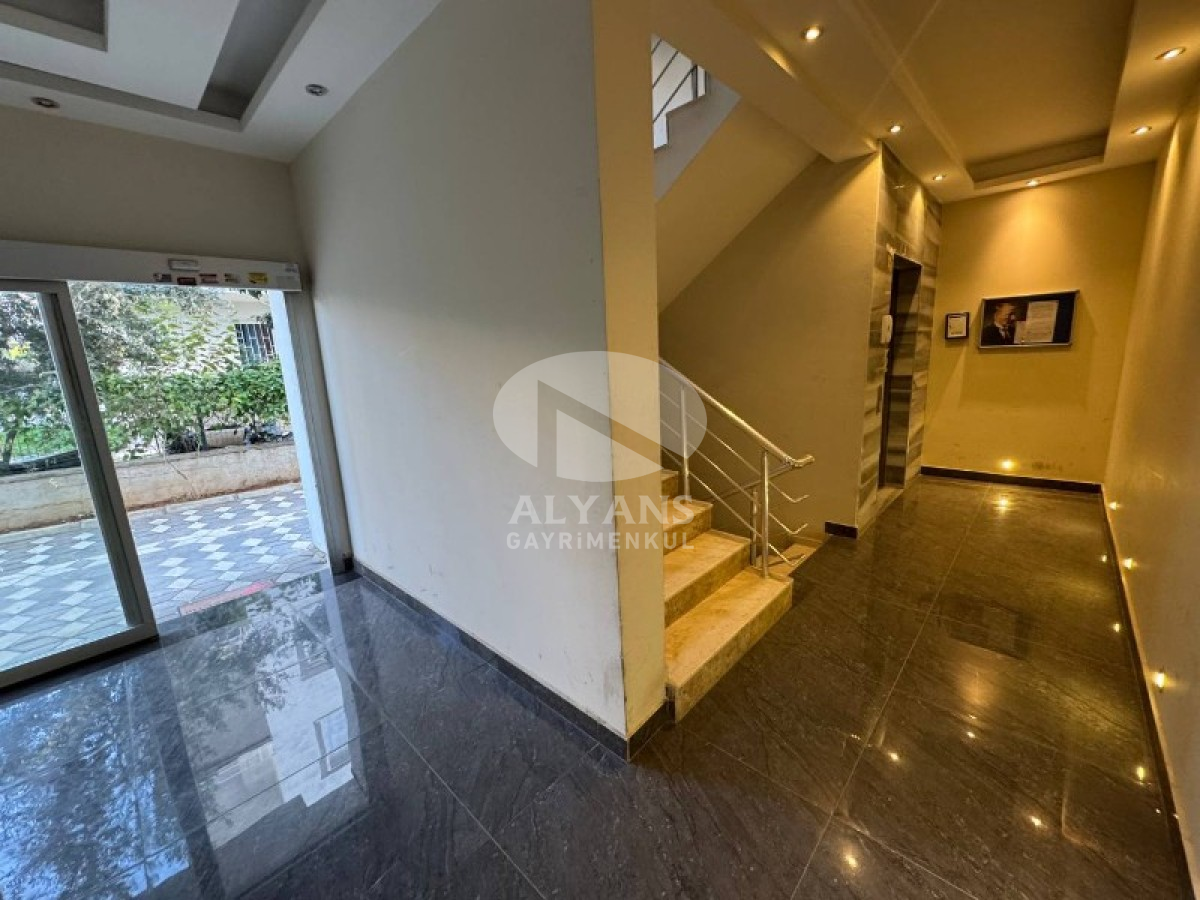 ALYANS'TAN MERKEZİ KONUMDA KORİDORLU BALKONLU GENİŞ 1+1