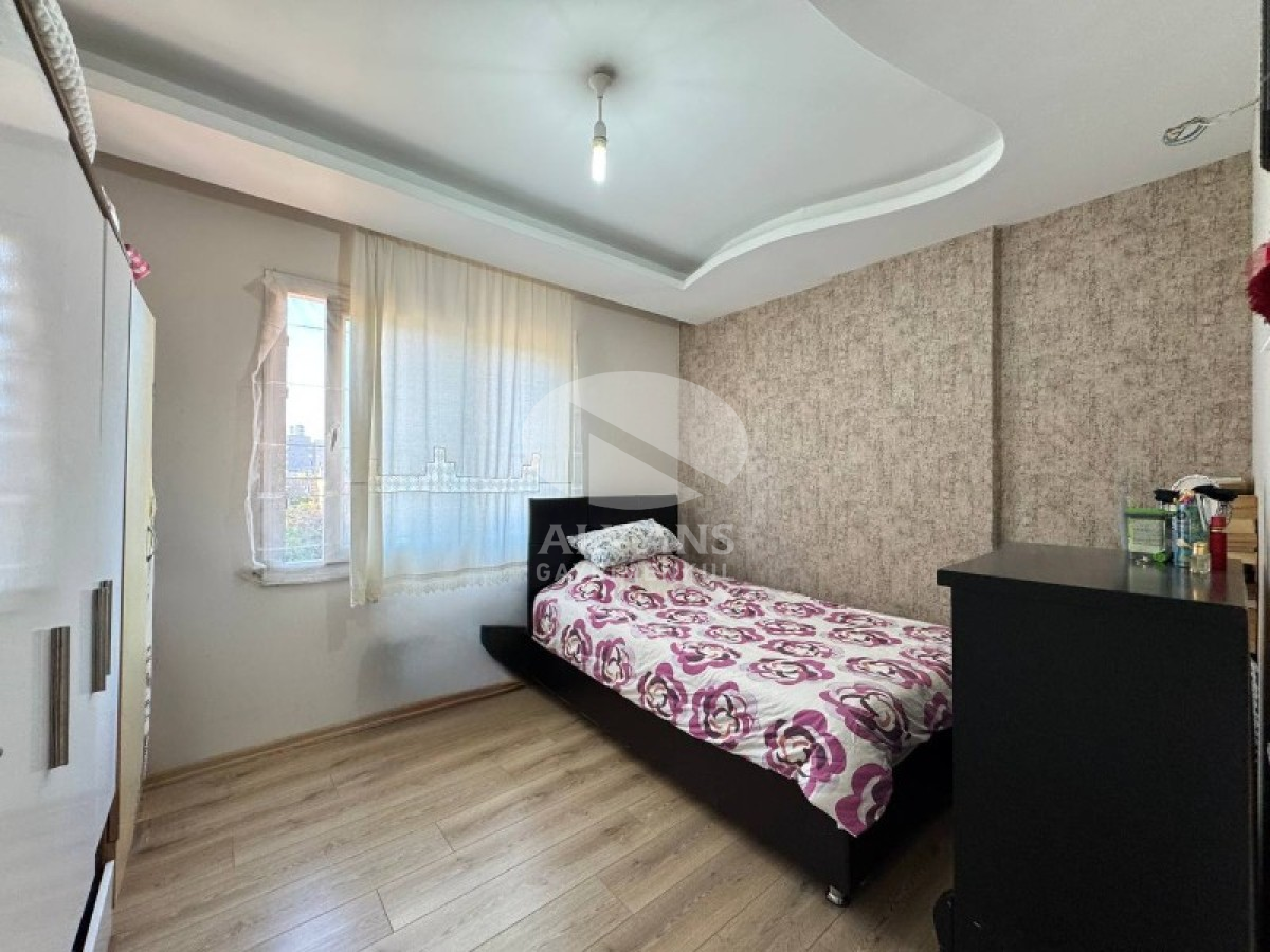 ALYANS'TAN MERKEZİ KONUMDA KORİDORLU BALKONLU GENİŞ 1+1