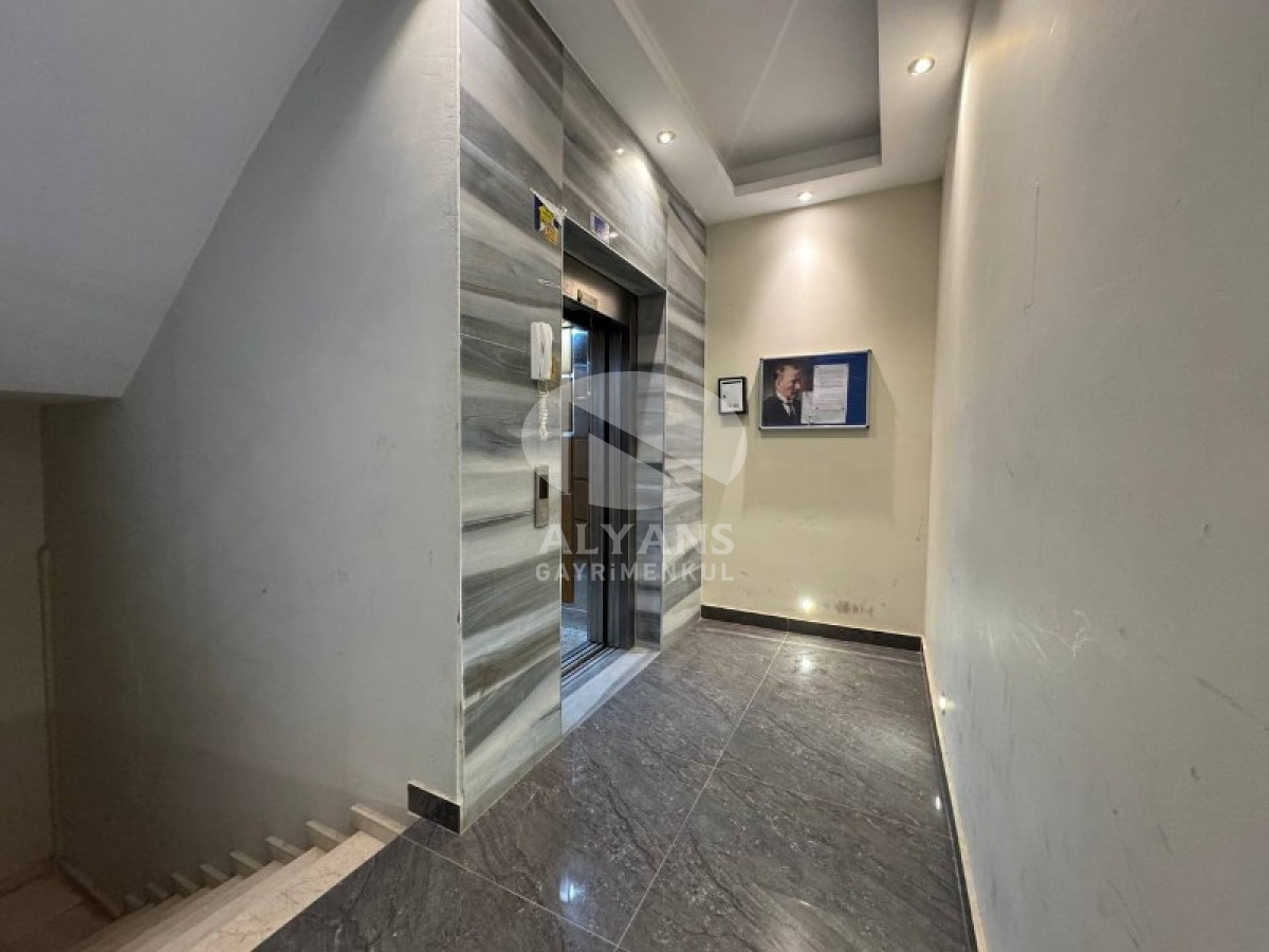 ALYANS'TAN MERKEZİ KONUMDA KORİDORLU BALKONLU GENİŞ 1+1