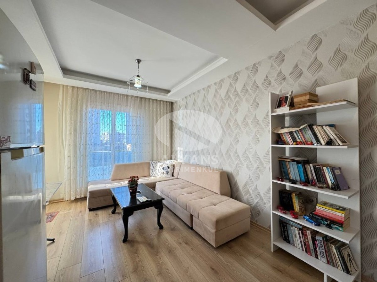 ALYANS'TAN MERKEZİ KONUMDA KORİDORLU BALKONLU GENİŞ 1+1