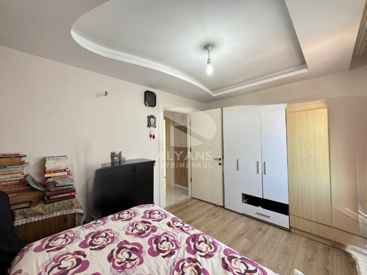 ALYANS'TAN MERKEZİ KONUMDA KORİDORLU BALKONLU GENİŞ 1+1