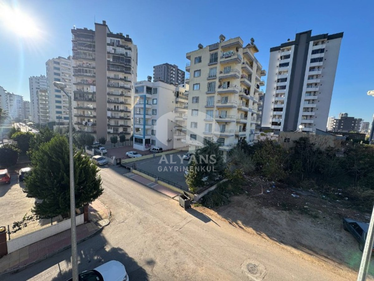ALYANS'TAN MERKEZİ KONUMDA KORİDORLU BALKONLU GENİŞ 1+1