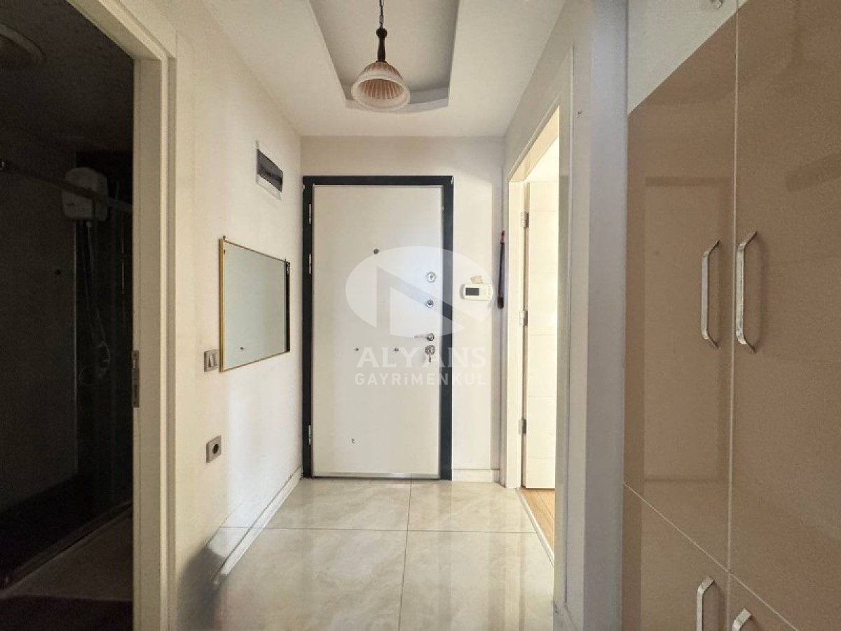 ALYANS'TAN MERKEZİ KONUMDA KORİDORLU BALKONLU GENİŞ 1+1