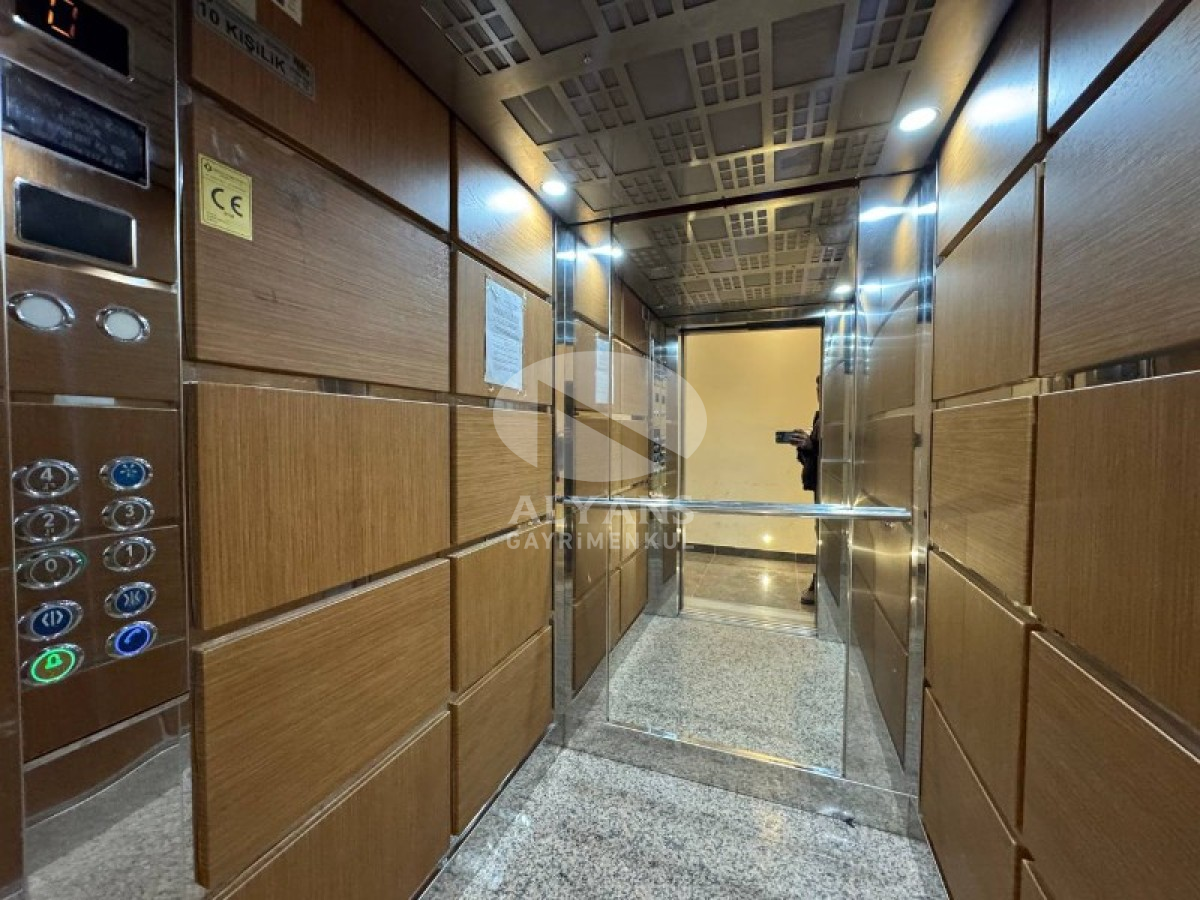 ALYANS'TAN MERKEZİ KONUMDA KORİDORLU BALKONLU GENİŞ 1+1