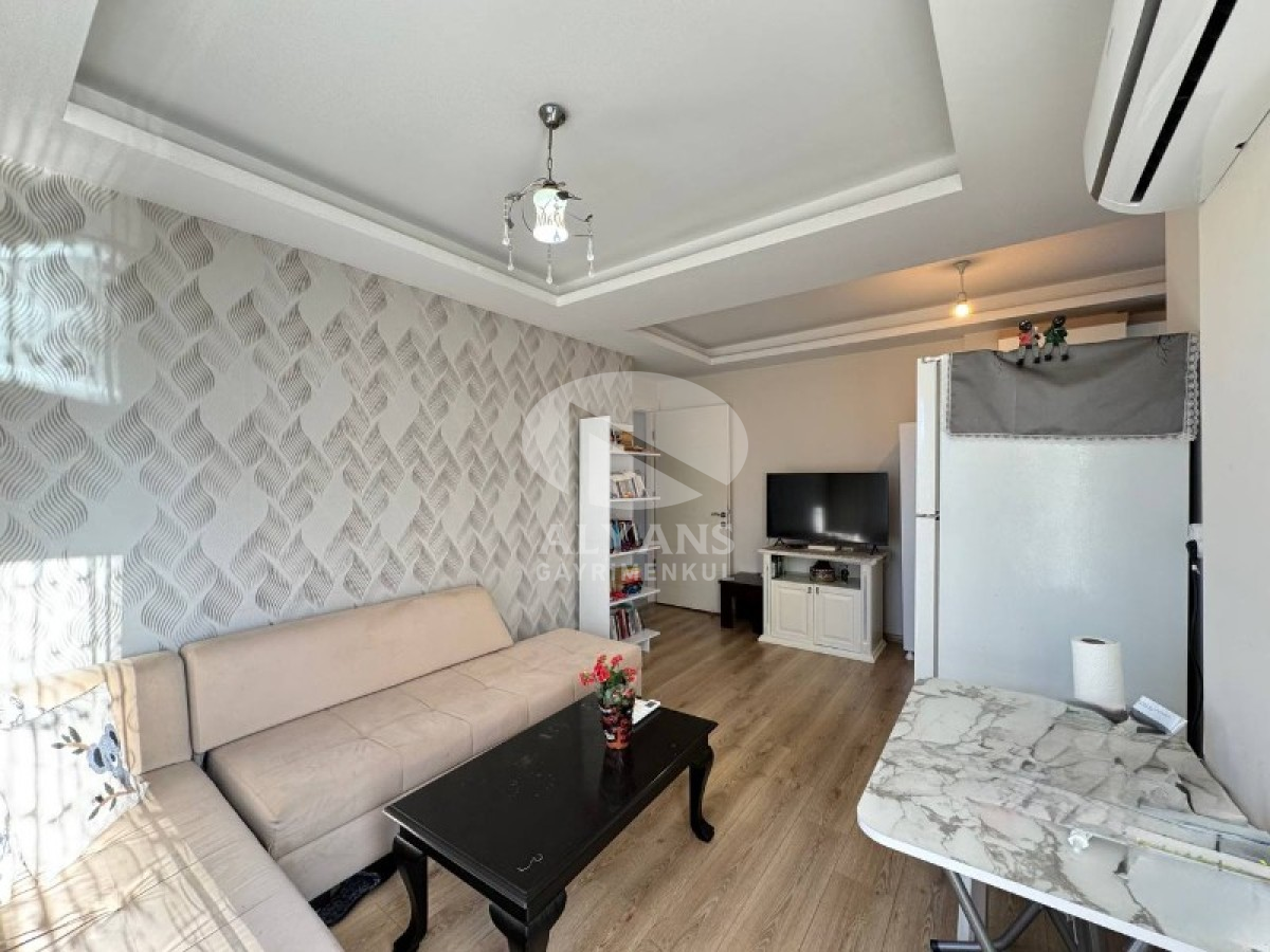 ALYANS'TAN MERKEZİ KONUMDA KORİDORLU BALKONLU GENİŞ 1+1