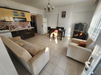 ALTINKUM MAH.DENİZE YAKIN BULVARA YÜRÜME MESAFESİNDE SATILIK KISMI EŞYALI 2+1 DAİRE 