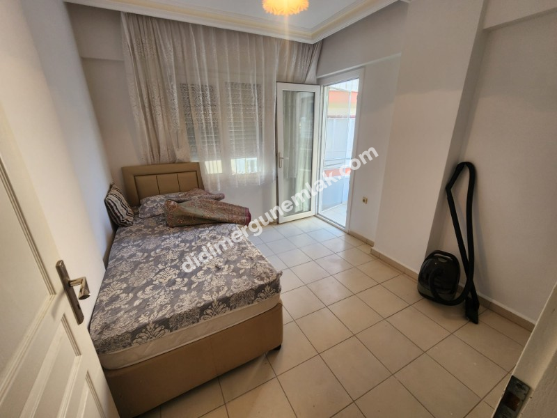 ALTINKUM MAH.DENİZE YAKIN BULVARA YÜRÜME MESAFESİNDE SATILIK KISMI EŞYALI 2+1 DAİRE 