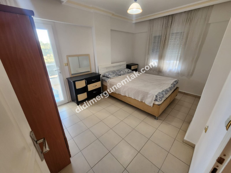 ALTINKUM MAH.DENİZE YAKIN BULVARA YÜRÜME MESAFESİNDE SATILIK KISMI EŞYALI 2+1 DAİRE 