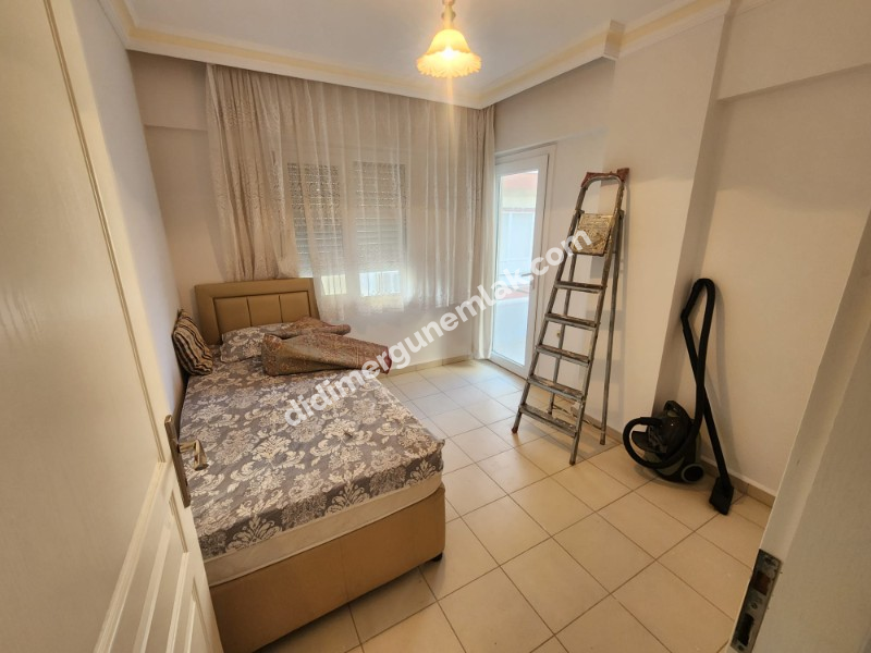 ALTINKUM MAH.DENİZE YAKIN BULVARA YÜRÜME MESAFESİNDE SATILIK KISMI EŞYALI 2+1 DAİRE 