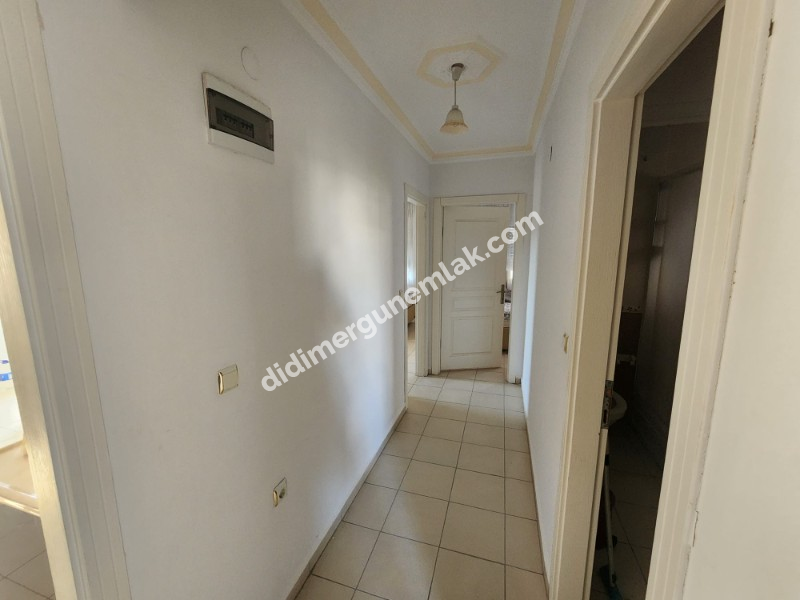 ALTINKUM MAH.DENİZE YAKIN BULVARA YÜRÜME MESAFESİNDE SATILIK KISMI EŞYALI 2+1 DAİRE 