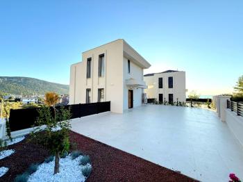 Didim Akbükde Satılık 4+1 Full Eşyalı Villa