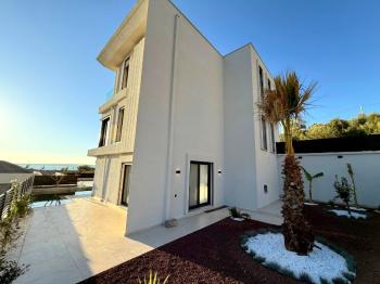 Didim Akbükde Satılık 4+1 Full Eşyalı Villa