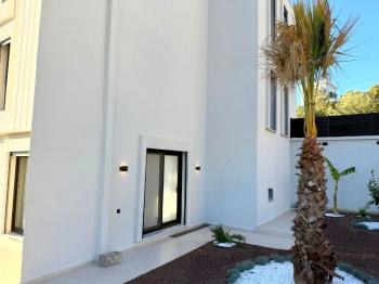 Didim Akbükde Satılık 4+1 Full Eşyalı Villa