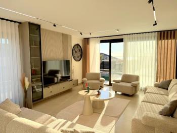 Didim Akbükde Satılık 4+1 Full Eşyalı Villa