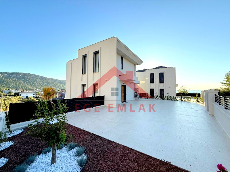 Didim Akbükde Satılık 4+1 Full Eşyalı Villa