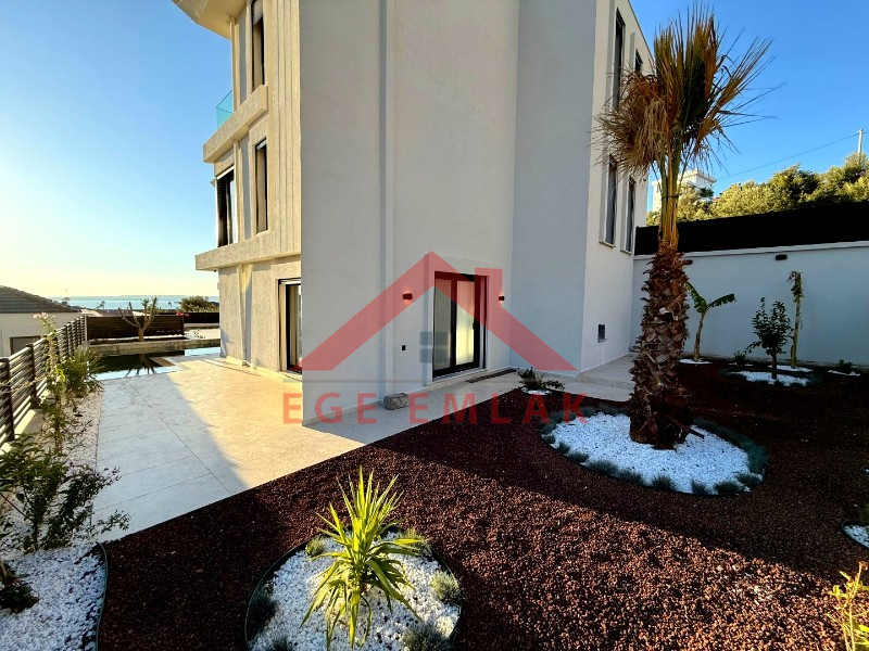 Didim Akbükde Satılık 4+1 Full Eşyalı Villa