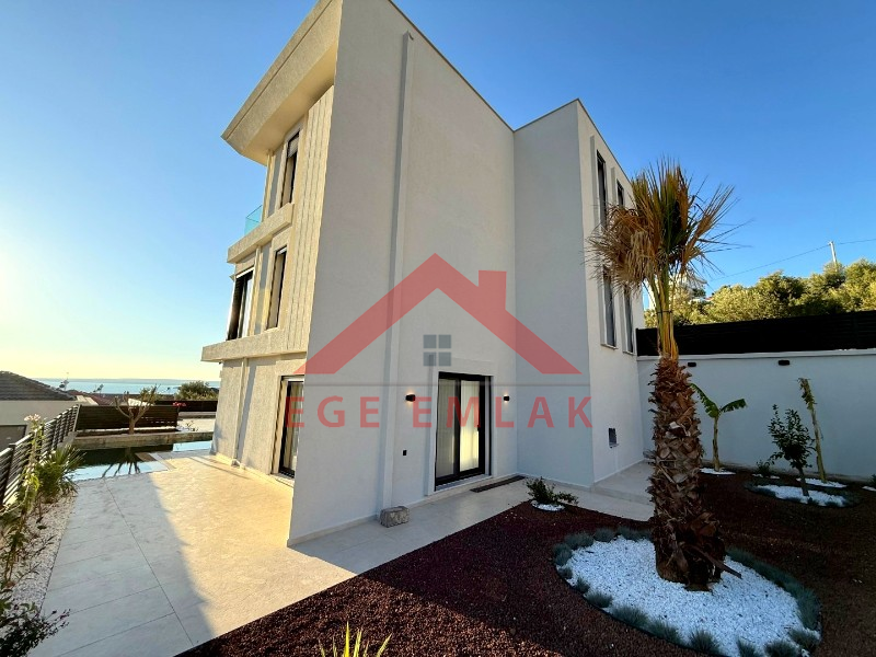 Didim Akbükde Satılık 4+1 Full Eşyalı Villa