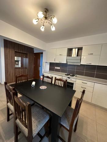 Mağusa'da Gülseren anayolu üzerinde ful eşyalı kiralık daire 