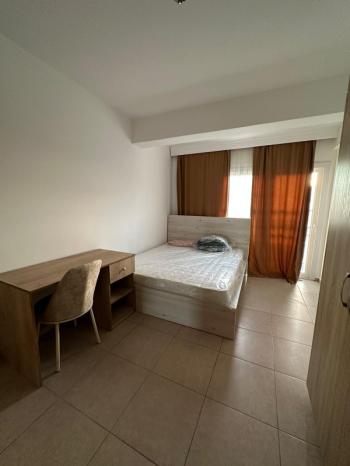 Mağusa'da Gülseren anayolu üzerinde ful eşyalı kiralık daire 