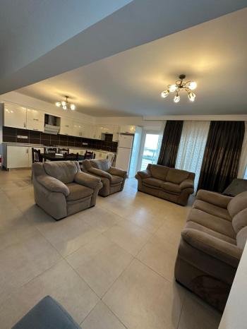 Mağusa'da Gülseren anayolu üzerinde ful eşyalı SATILIK daire