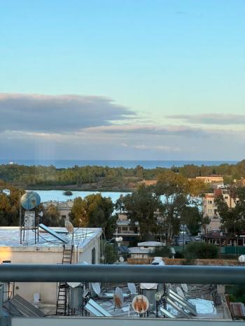 Mağusa'da Gülseren anayolu üzerinde ful eşyalı SATILIK daire