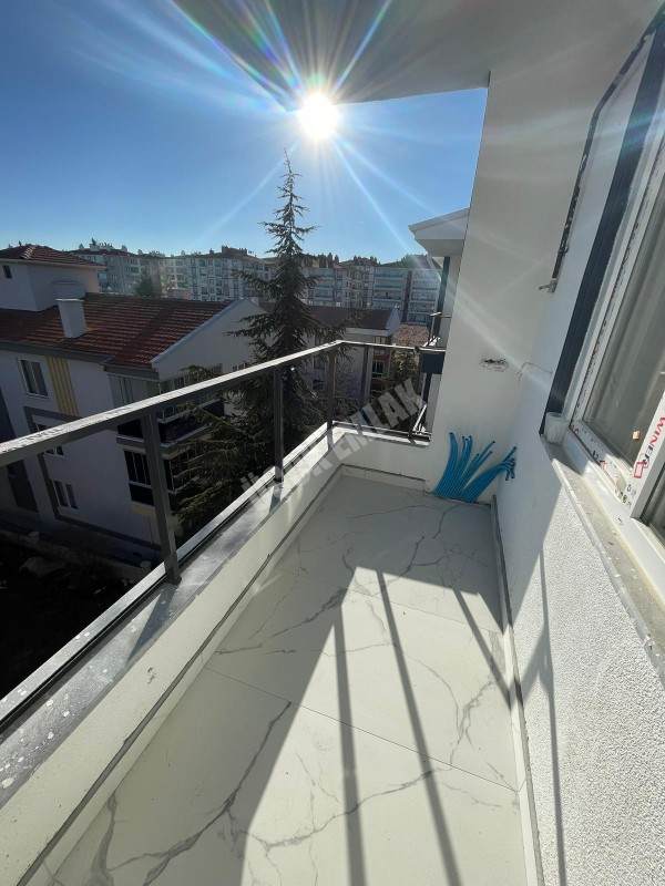 AFYON ÜÇOK EMLAKTAN HARBİŞ GAZİ MAH SATILIK SIFIR 3+1-- 2+1 DAİRELER