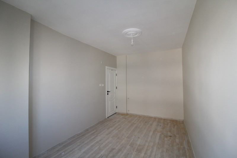 ASLAN'DAN MEZİTLİ MENDERES'TE GENİŞ METRAJLI, MASRAFSIZ 3+1