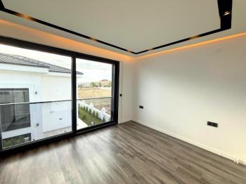 500 M² Üzerinde Satılık 4+1 Tam Müstakil Villa