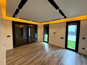 500 M² Üzerinde Satılık 4+1 Tam Müstakil Villa